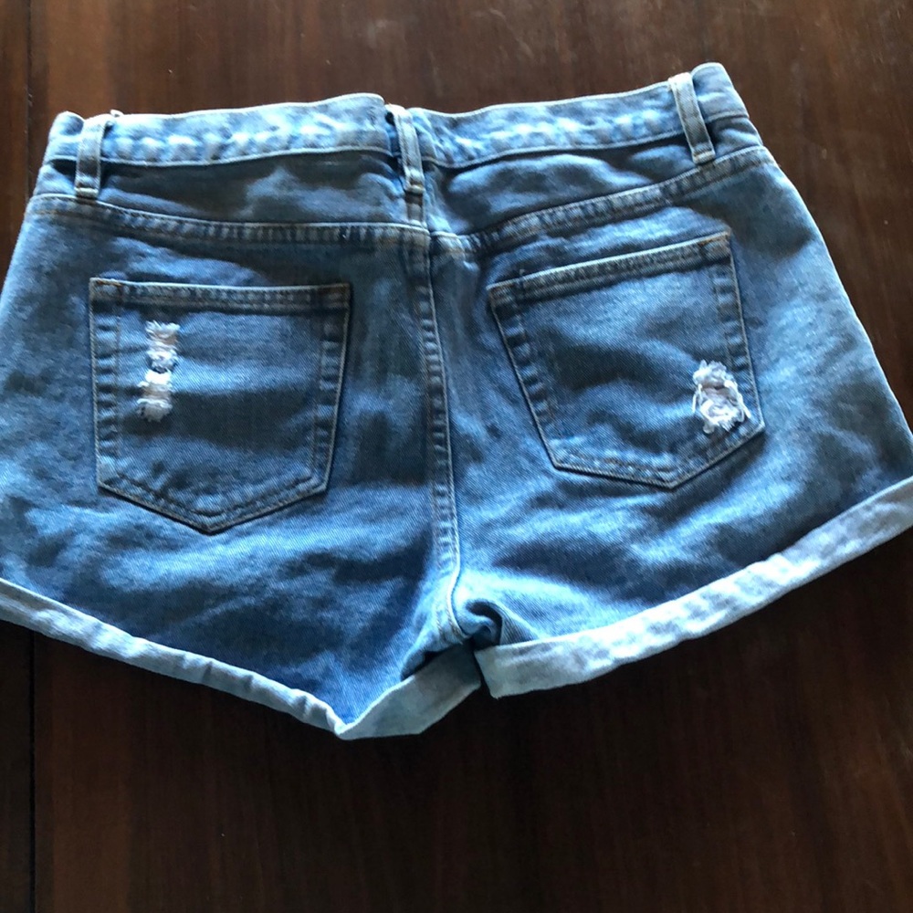 Cute ripped jean shorts ✨🥰 - Picture 5 of 8